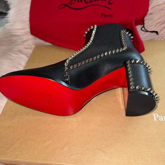 CHRISTIAN LOUBOUTIN
Out Line Spikes leather ankle boots size 37 - Picture 14 of 16
